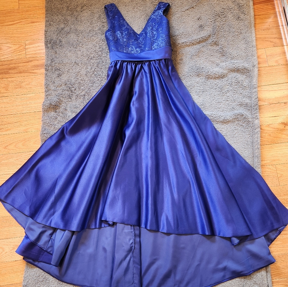 Royal Blue NEVER WORN Formal Dress Size 6. Excellent quality. Satin material.